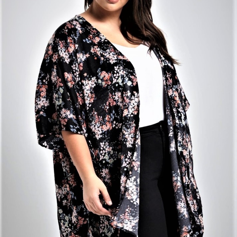***NEW***   Plus Size Floral Kimono